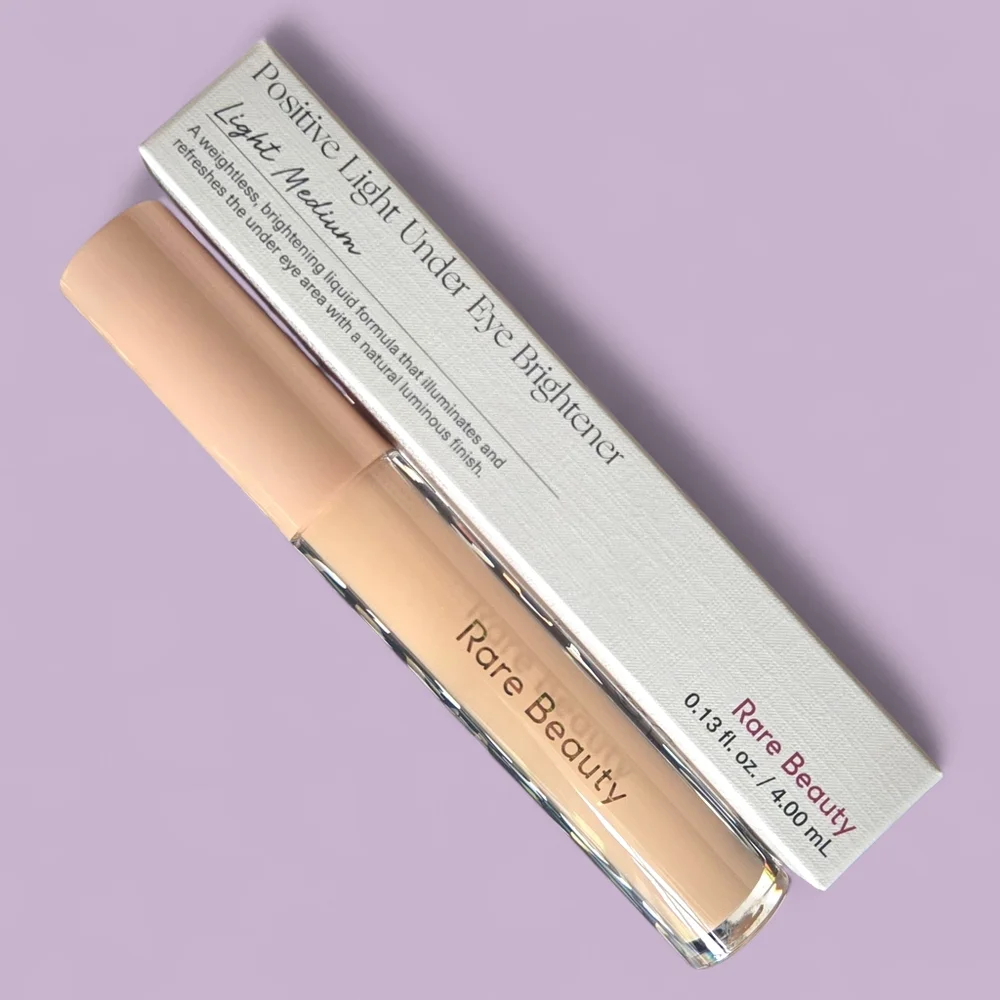 💜 Light-Medium Positive Light Under Eye Brightener- Rare Beauty by Selena Gomez